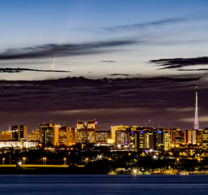 Foto de cometa sobre Brasília é escolhida pela Nasa como “imagem do dia”