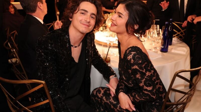 Globo de Ouro 2025: Timothée Chalamet vai a prêmio com Kylie e web reage