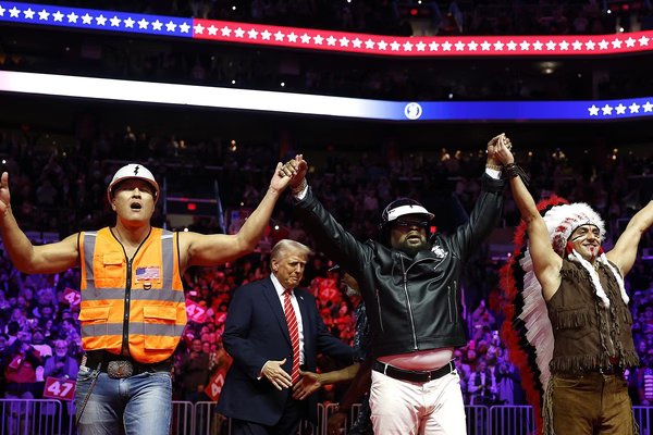 Ícone da cultura gay, Village People faz show em posse de Donald Trump