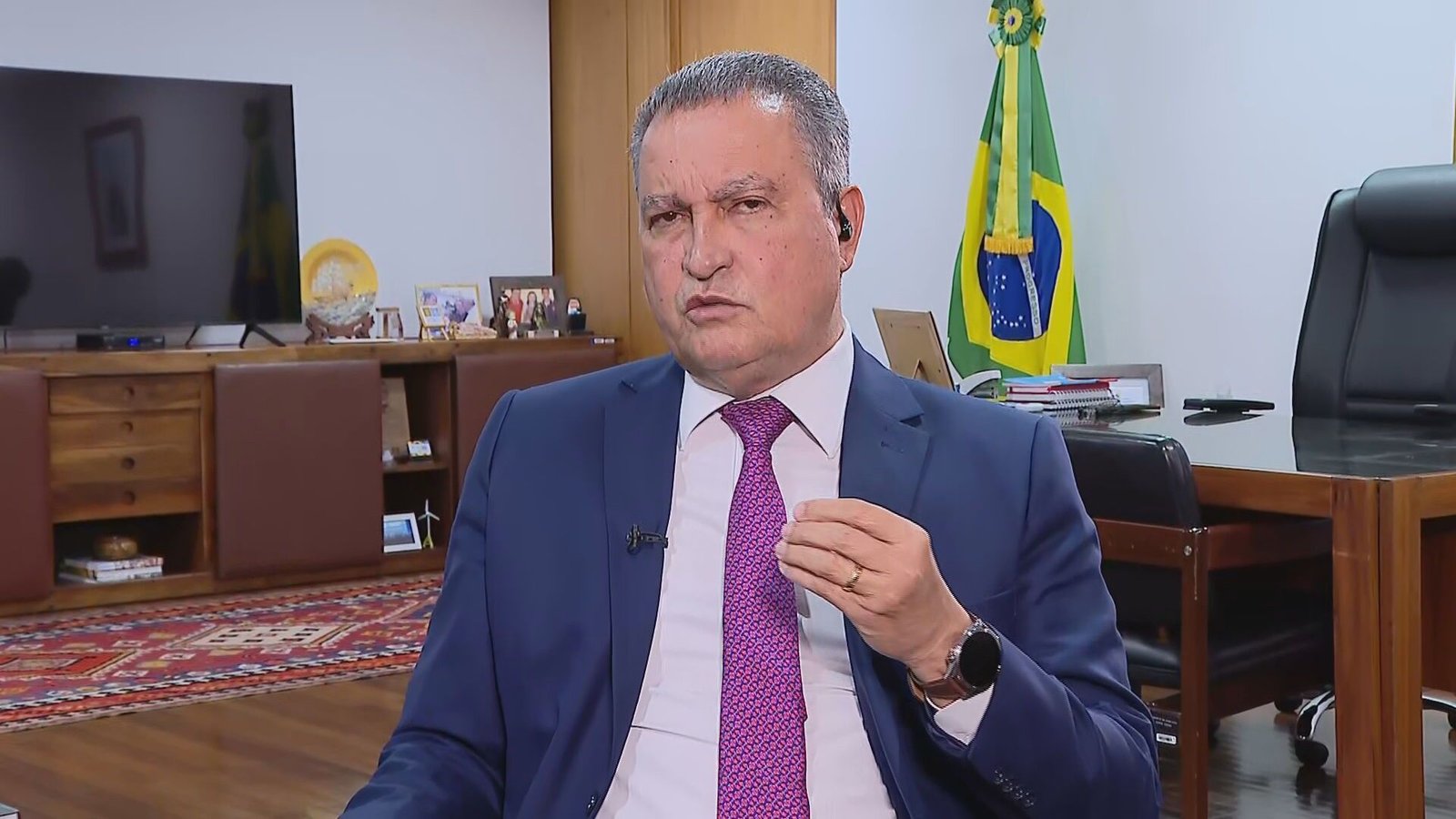 Não abriremos mão do compromisso fiscal do governo, diz Rui Costa à CNN