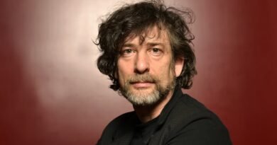 Neil Gaiman perde contrato com editora após acusações de abuso sexual