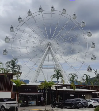 Roda-gigante de 38 metros opera em Ubatuba e leva até animais de estimação