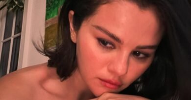 Selena Gomez cai no choro e lamenta deportação de mexicanos