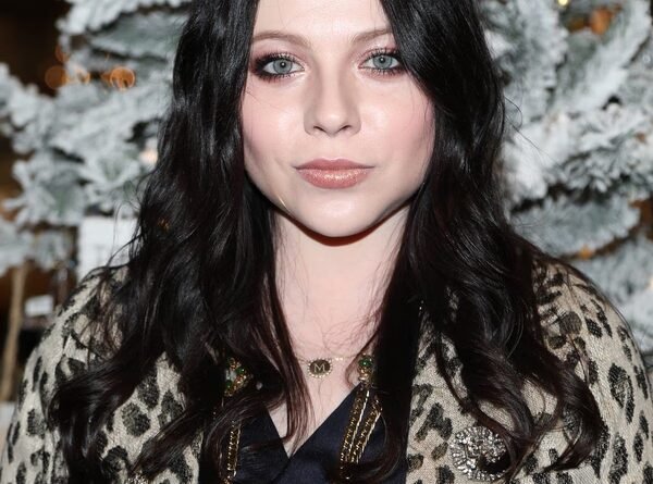 Ator de Gossip Girl lamenta morte de Michelle Trachtenberg