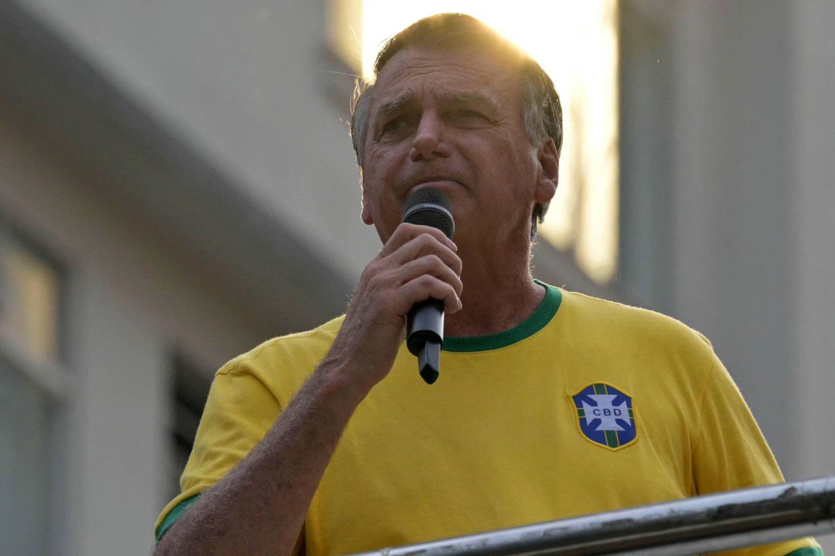 Bolsonaro se reúne com o autor de projeto que afrouxa a Ficha Limpa