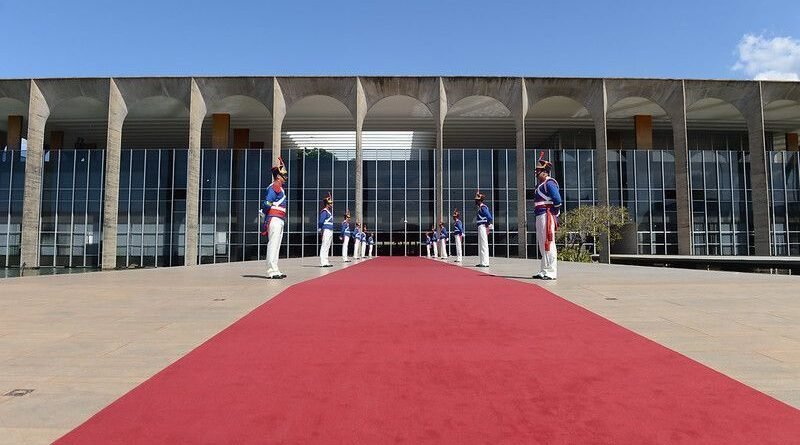 Brasil politizou embate com EUA sobre multa a empresas, diz ex-embaixador