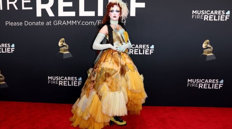 Chappell Roan utilizou vestido de 2003 para o Grammy; veja detalhes do look