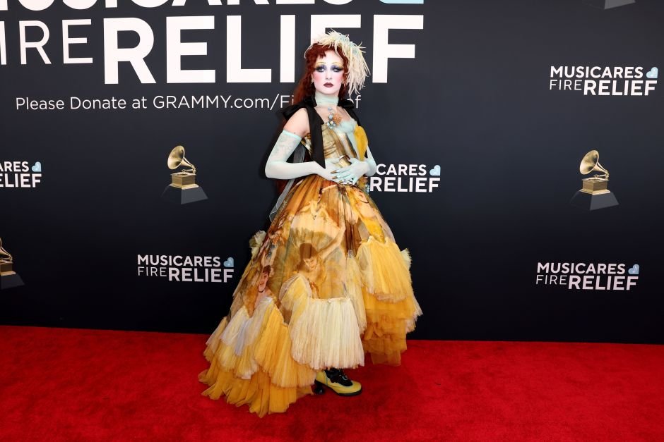 Chappell Roan utilizou vestido de 2003 para o Grammy; veja detalhes do look