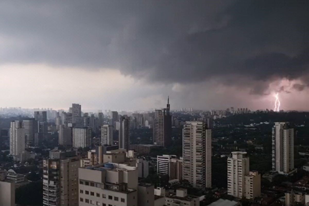 Clima: previsão é de calor no RS e muita chuva em 15 estados; confira