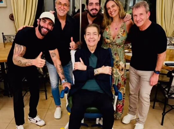 Foto: Faustão surge em clique raro com Gusttavo Lima e amigos