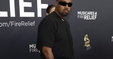 Kanye West é processado por declarações nazistas e adoração a Hitler