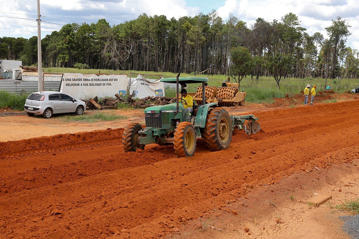 Obras na DF-020, em Planaltina, entram na fase de terraplanagem e já têm trechos concluídos