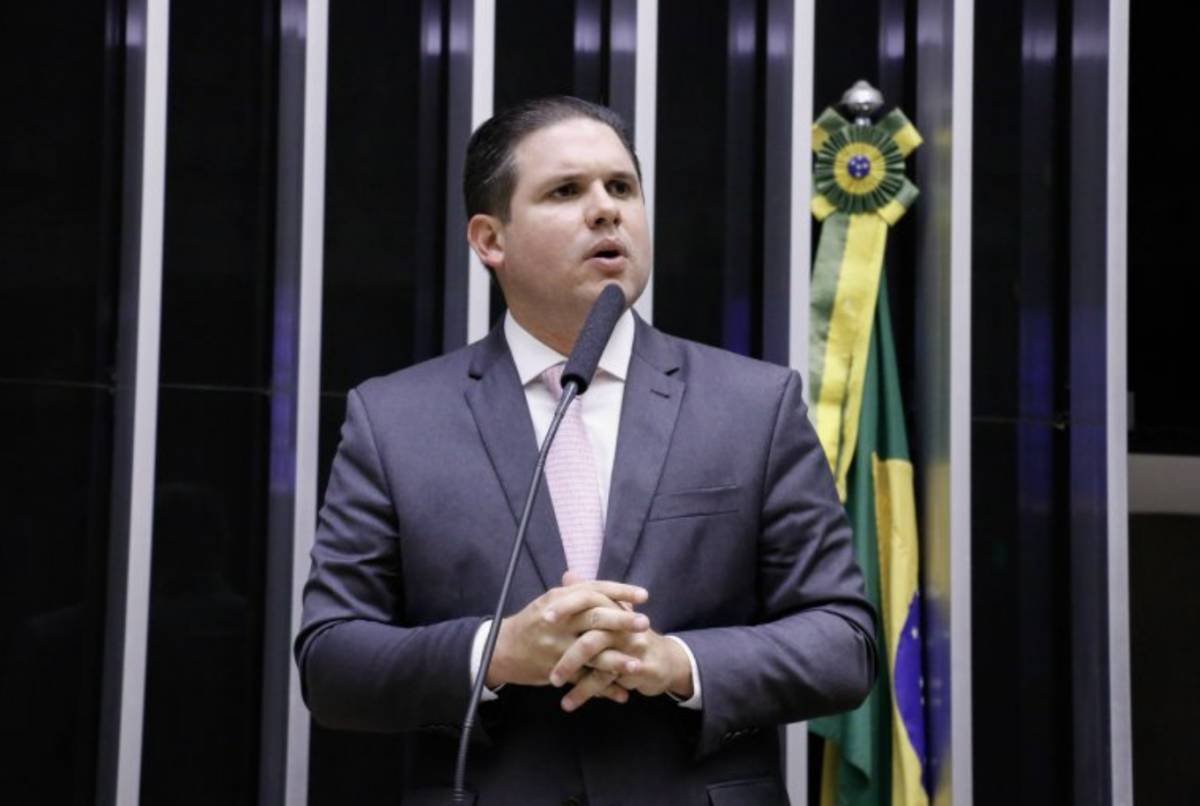 PEC do Semipresidencialismo ganha impulso com Hugo Motta na Câmara