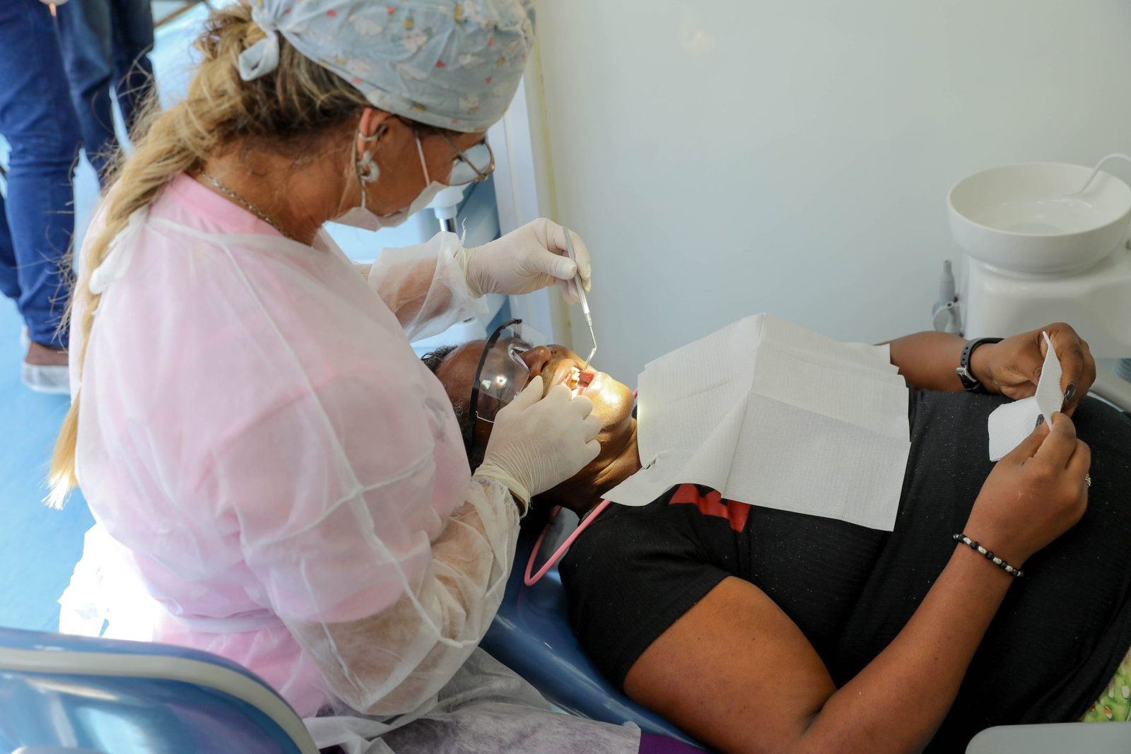 Terceira edição do Projeto Reconstruindo Sorrisos atende 600 mulheres em situação de vulnerabilidade