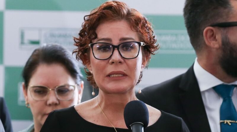 Carla Zambelli vai a julgamento no STF na próxima semana por porte ilegal de arma