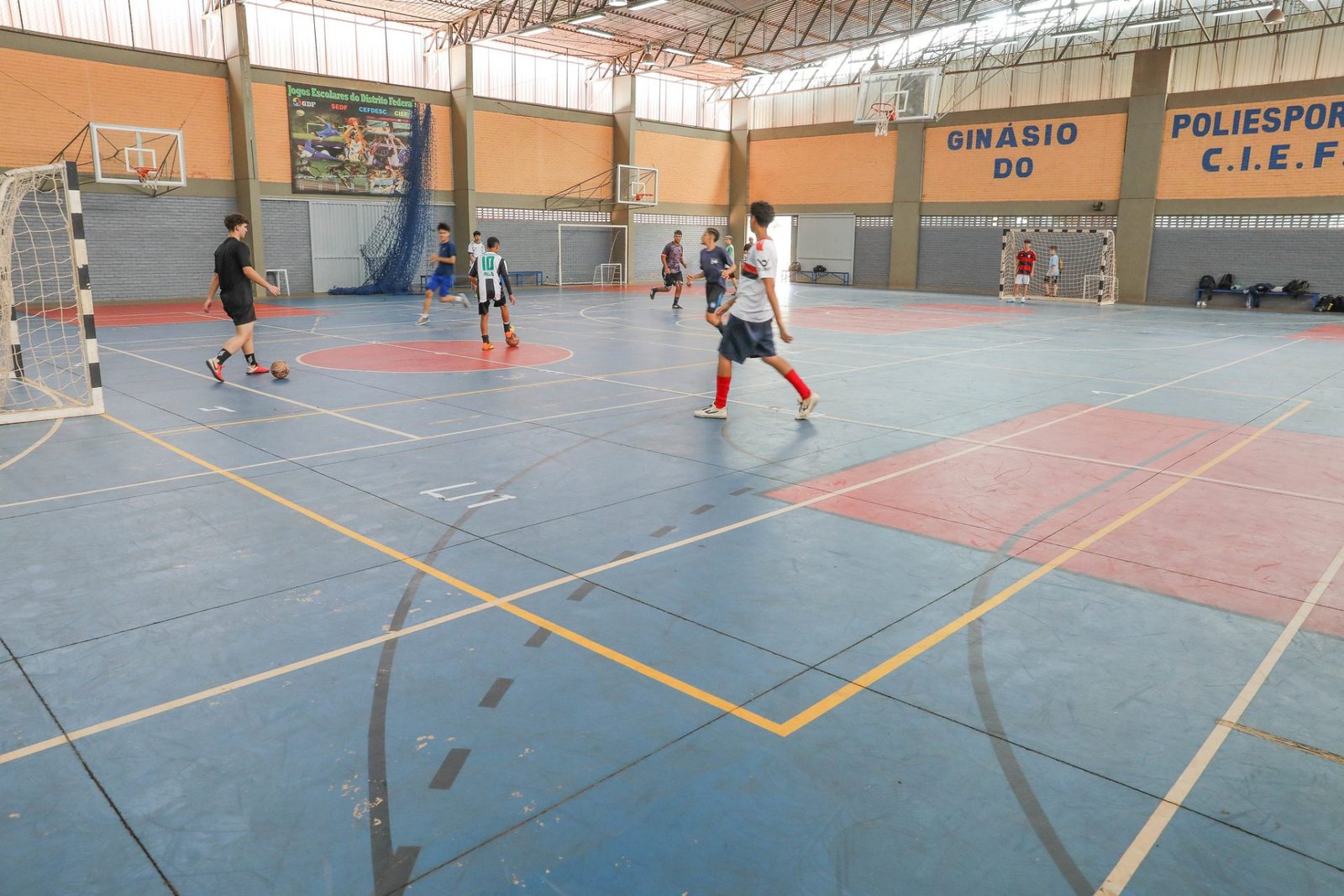 Centro Interescolar de Esportes (Cief) oferece 593 vagas gratuitas para crianças e adolescentes do DF