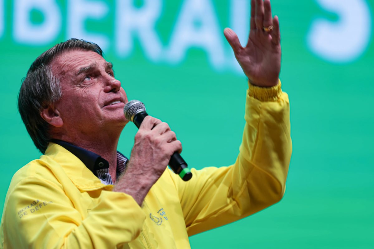 Defesa de Bolsonaro sobre denúncia: enredo para sustentar “o romance”