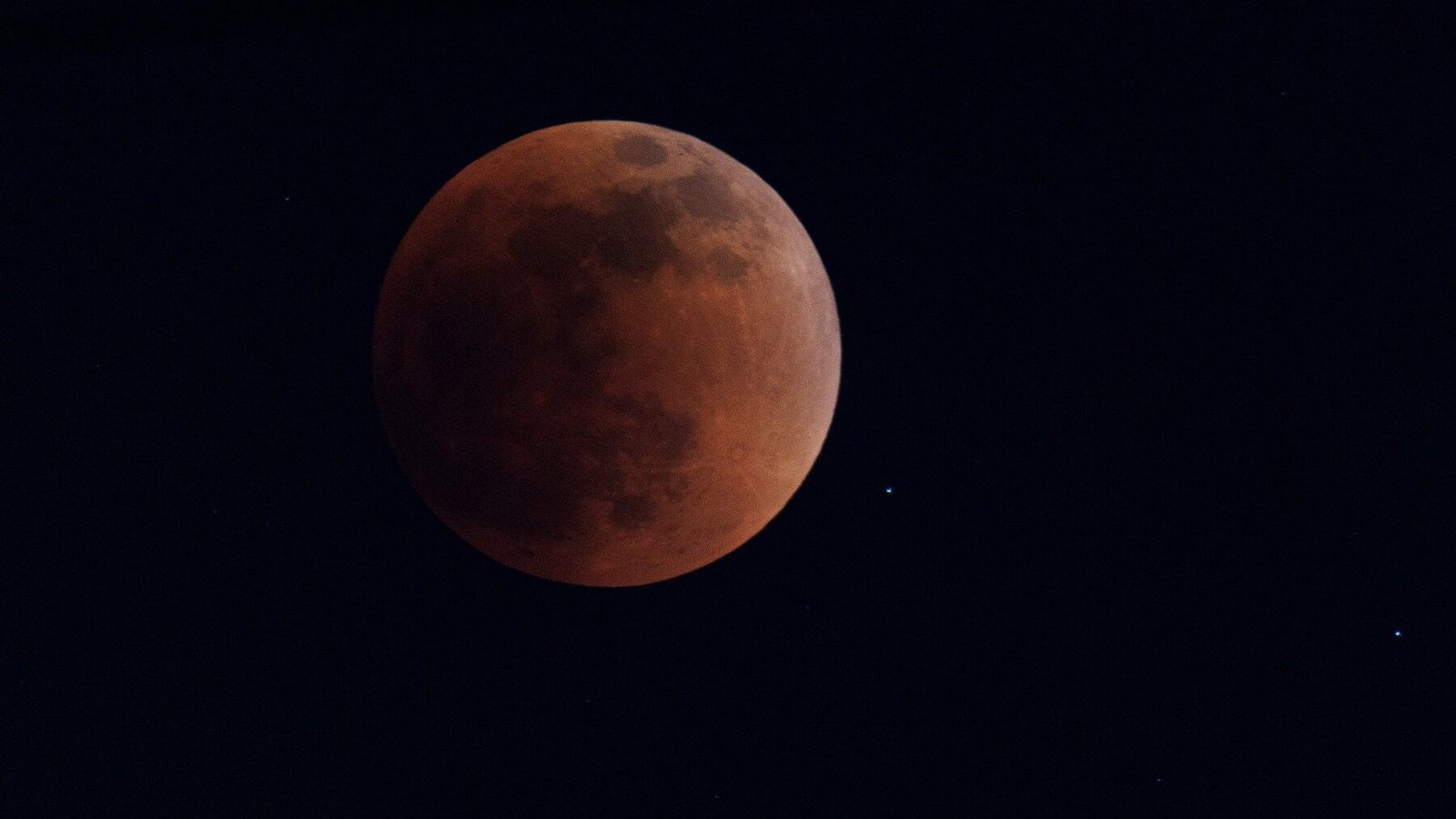 Eclipse total da Lua ocorre nesta madrugada; saiba tudo sobre