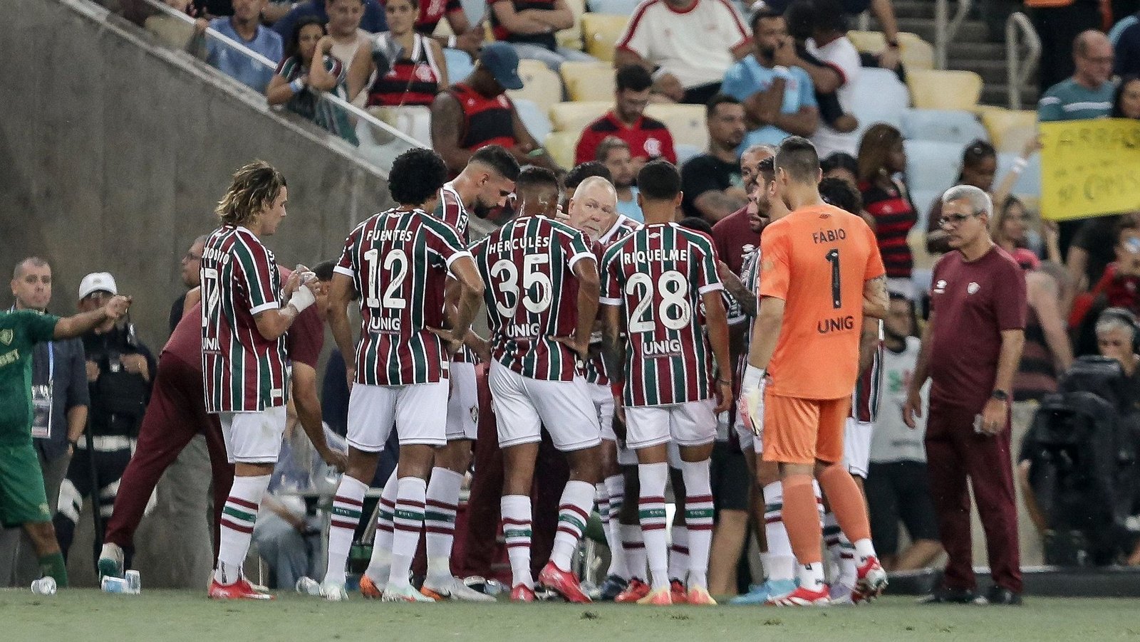 Fluminense tem titular expulso, e clássico com Flamengo termina em confusão