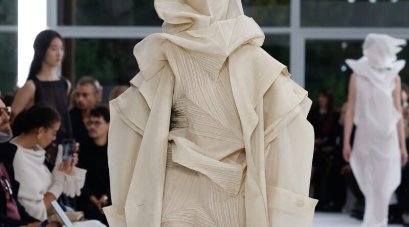 verao 2025 paris fashion week issey miyake ss25 runway high 44 (1)