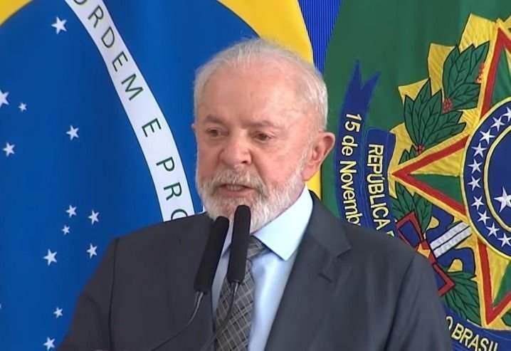 Lula diz que escolheu “mulher bonita“ para diminuir distância com Congresso