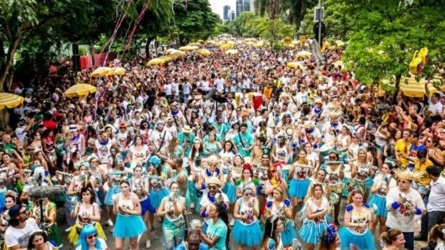 MP acusa a prefeitura de SP de superfaturar água distribuída no carnaval