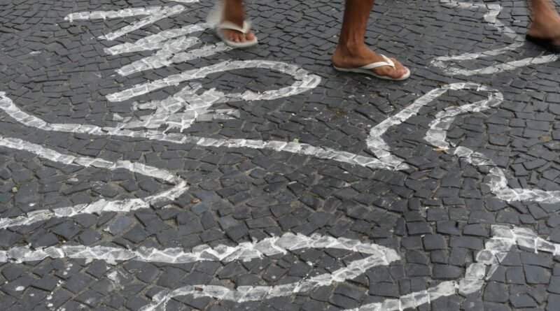 Mulher é atropelada por sobrinho em surto psicótico 