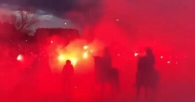 Torcida do Atlético de Madrid faz “rua de fogo“ para encarar Real; veja